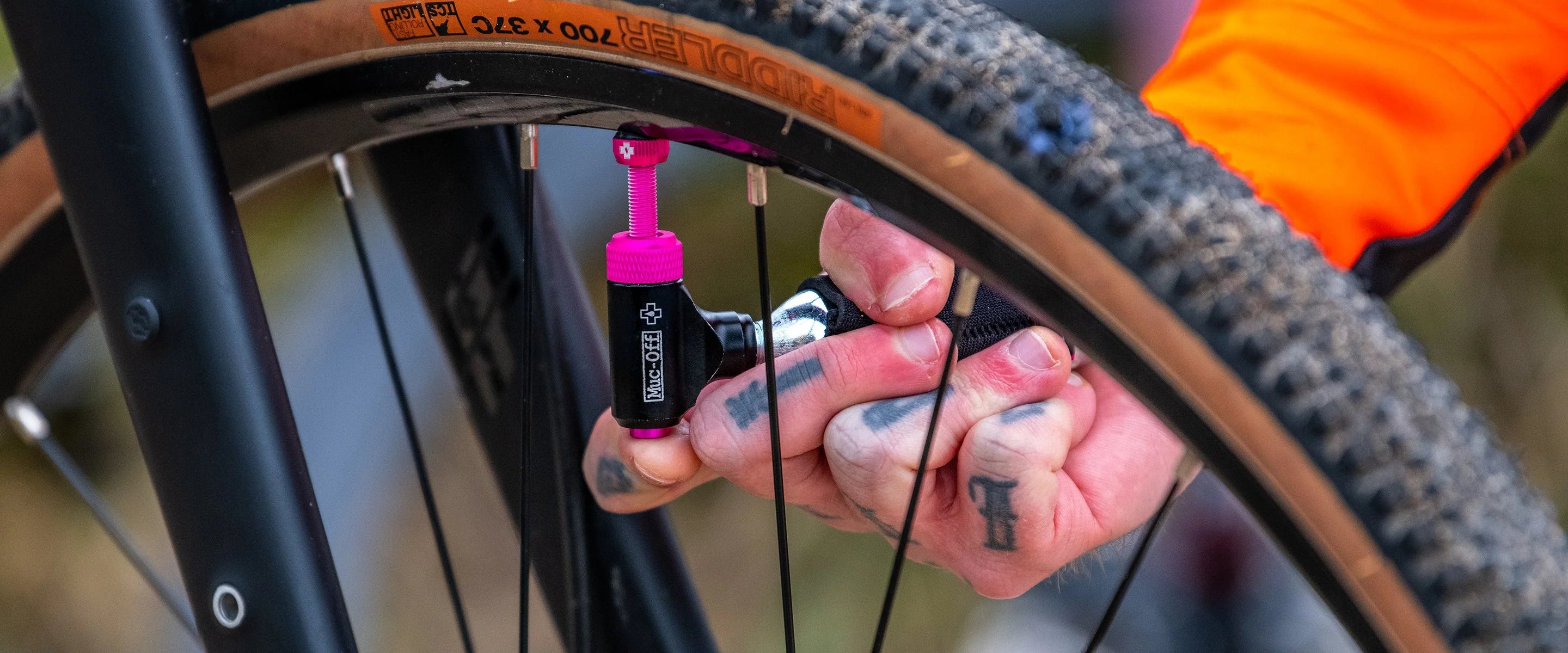 Muc-Off Road Inflator Kit 16g